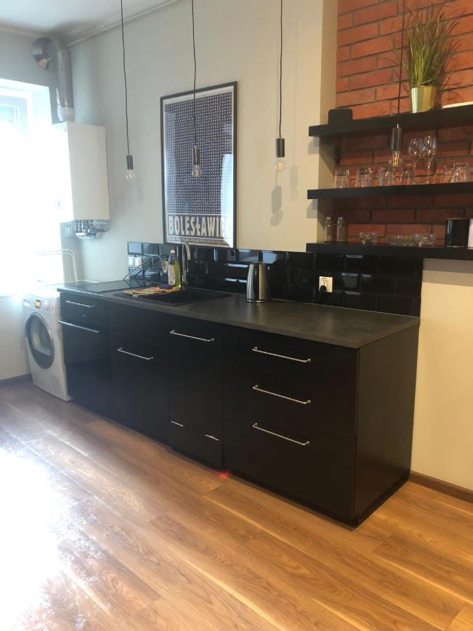 Apartament Srodmiescie 1 Sypialnia Oraz 1 Salon Lägenhet Wałbrzych Exteriör bild