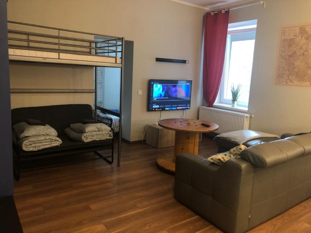 Apartament Srodmiescie 1 Sypialnia Oraz 1 Salon Lägenhet Wałbrzych Exteriör bild